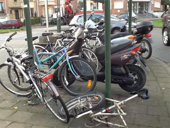 Interpellation : Range-vélos squattés par les motos